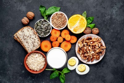 What Is the Difference Between Vitamin B1 & B12